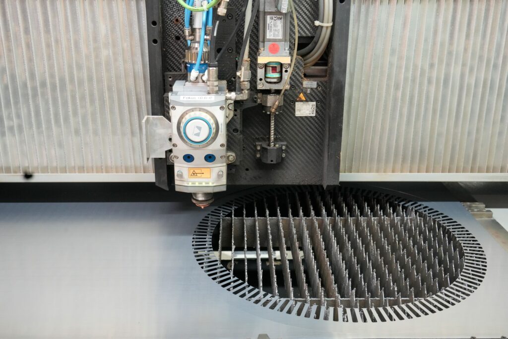 Schneidkopf und geschnittenes Statorblech