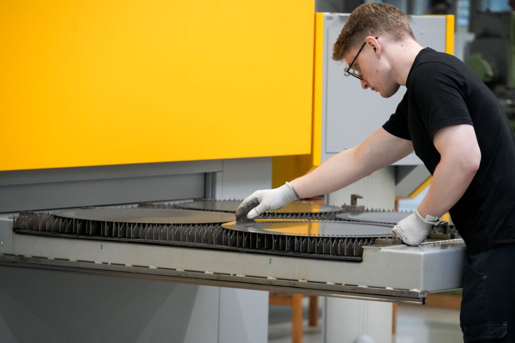 Blechwechsel and Laserschneidanlage